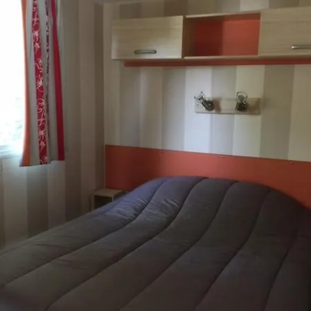 Mobil Avec Terrasse - 4 Pers. - Api-1-52-1595