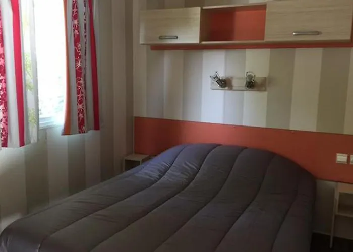 Mobil Avec Terrasse - 4 Pers. - Api-1-52-1595