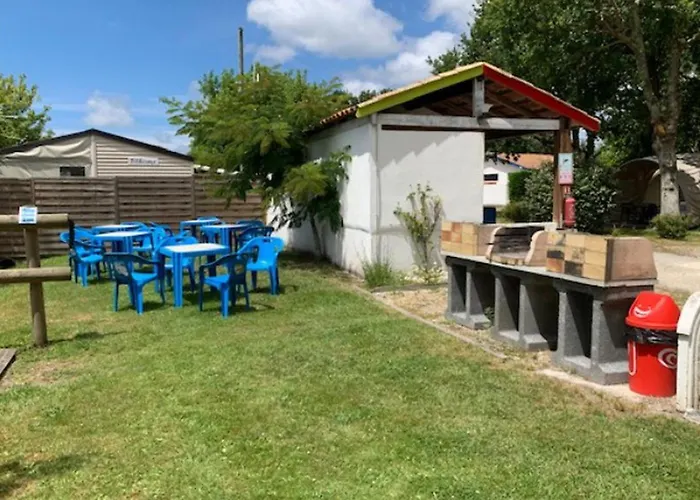 Mobil Avec Terrasse - 4 Pers. - Api-1-52-1595 Kamp alanı *